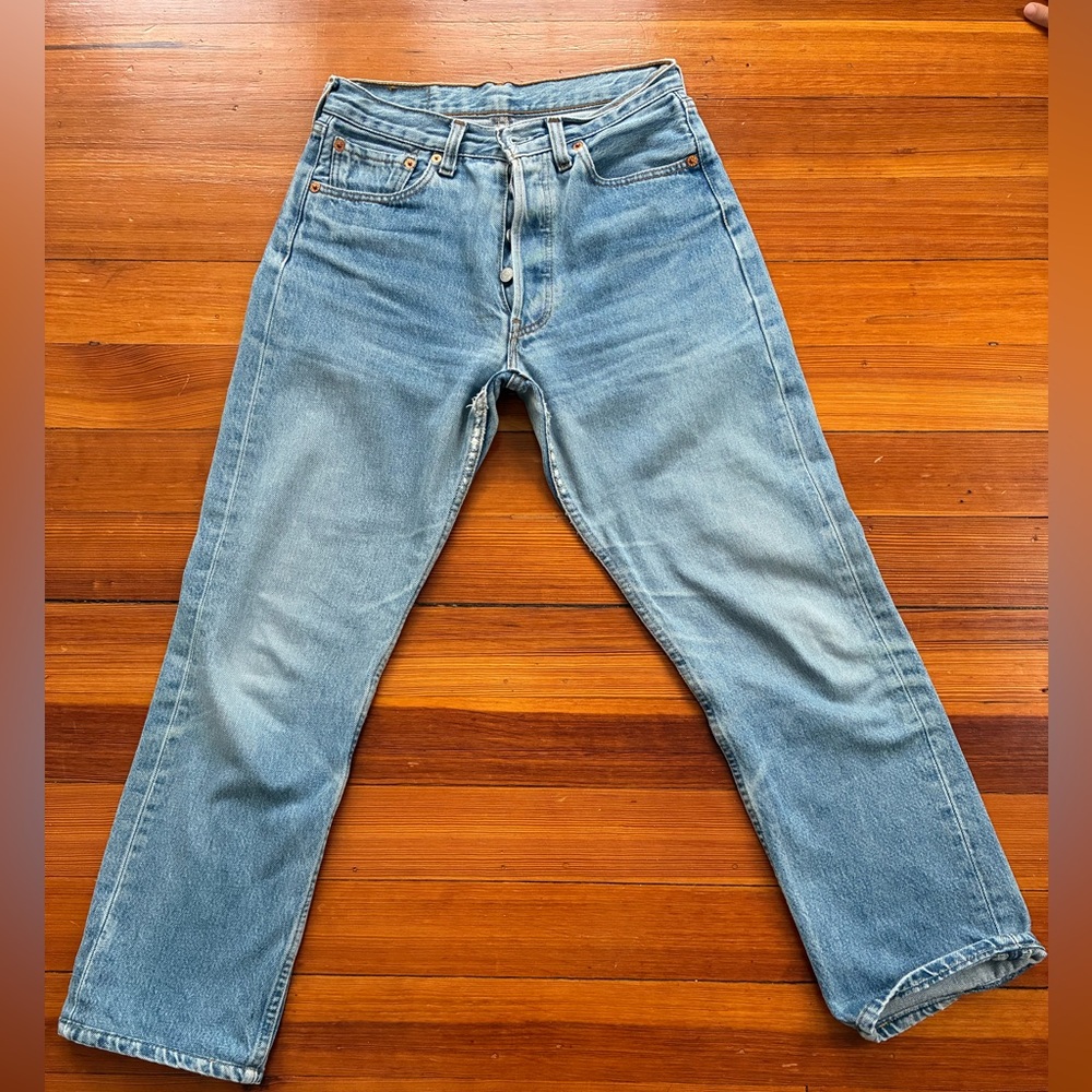 *Vintage* 90s Levi’s 501 Size 26 (size 29ish in vintage size)